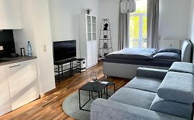 Zentrale Ferienwohnung Mit Balkon In Aachen